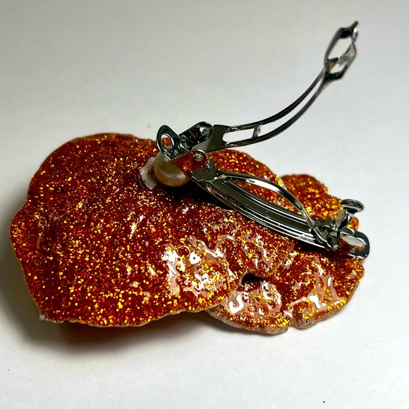 Handcrafted Shell Hair Clips - Picture 6 of 6